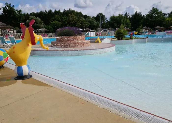 캠프장 Mobil 4* *